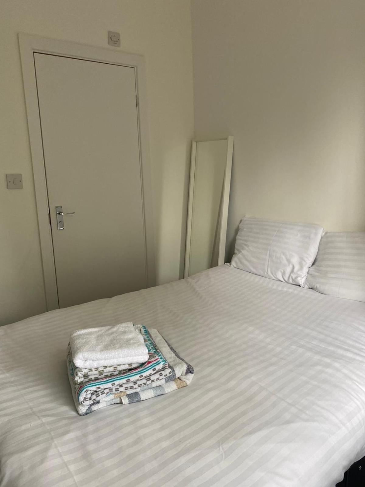 Waylen Street Suites Reading Room photo